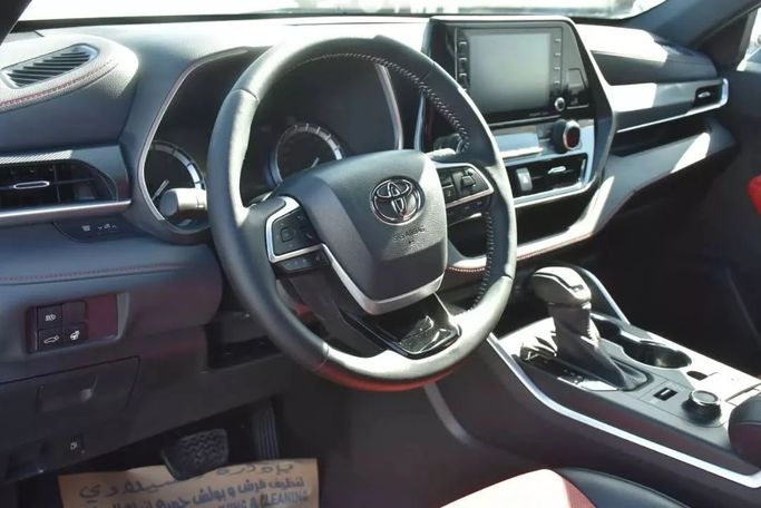 Used Toyota Highlander IV (U70), 2.4 l, 2022 in Sharjah by Alfaris Used Cars, Grey color. Other | AUTO.AE