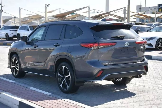 Used Toyota Highlander IV (U70), 2.4 l, 2022 in Sharjah by Alfaris Used Cars, Grey color. Other | AUTO.AE