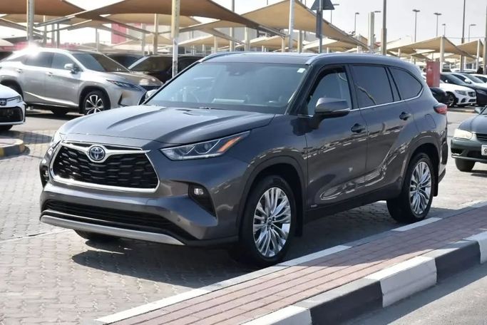 Used Toyota Highlander IV (U70), 2.0 l, 2022 in Sharjah by Alfaris Used Cars, Grey color. Other | AUTO.AE