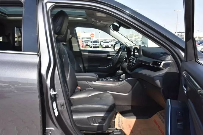 Used Toyota Highlander IV (U70), 2.0 l, 2022 in Sharjah by Alfaris Used Cars, Grey color. Other | AUTO.AE