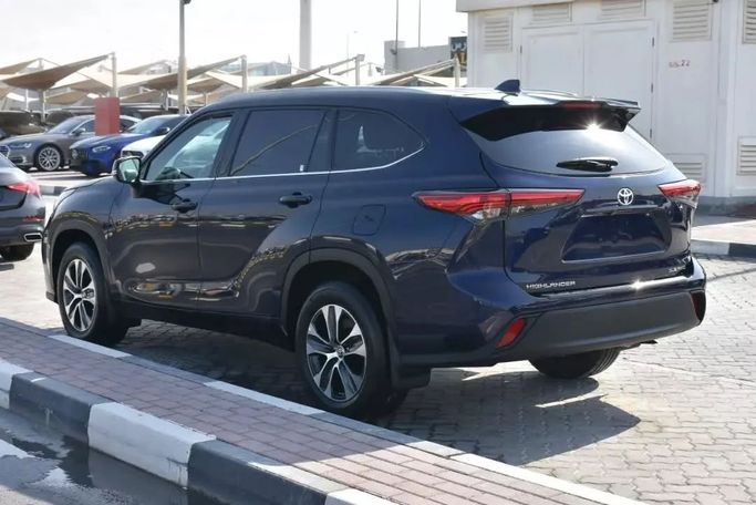 Used Toyota Highlander IV (U70), 3.5 l, 2022 in Sharjah by Alfaris Used Cars, Blue color. Other | AUTO.AE
