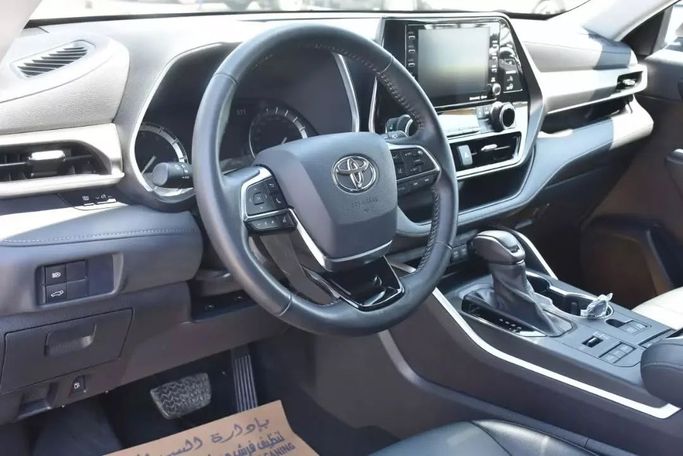 Used Toyota Highlander IV (U70), 3.5 l, 2021 in Sharjah by Alfaris Used Cars, White color. Other | AUTO.AE