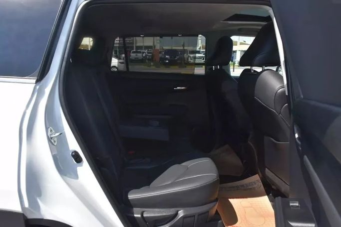 Used Toyota Highlander IV (U70), 3.5 l, 2021 in Sharjah by Alfaris Used Cars, White color. Other | AUTO.AE