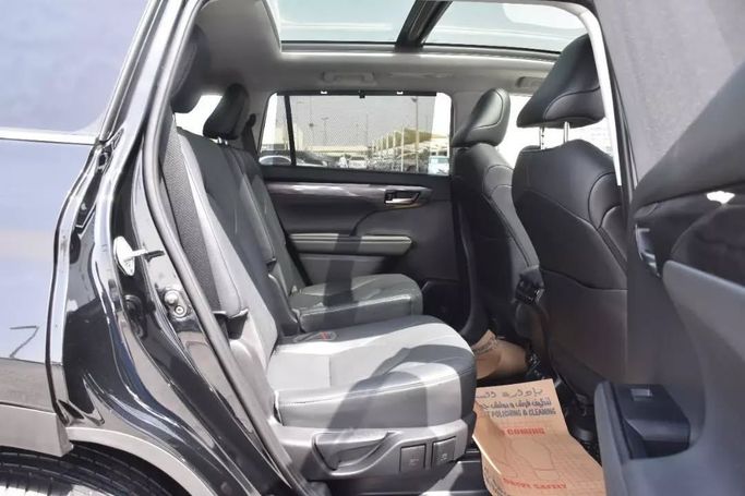 Used Toyota Highlander IV (U70), 3.5 l, 2021 in Sharjah by Alfaris Used Cars, Black color. Other | AUTO.AE
