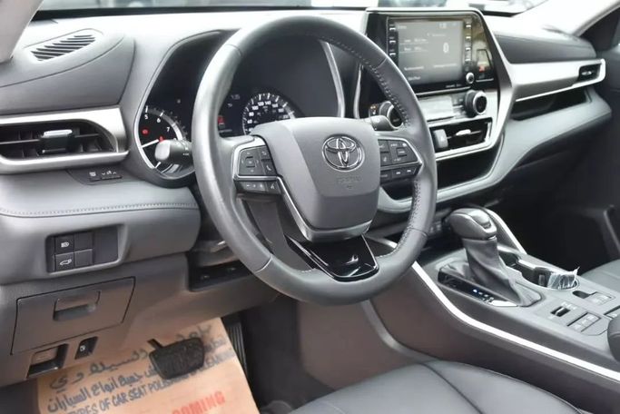 Подержанный Toyota Highlander IV (U70), 3.5 л, 2021 в Шардже от Alfaris Used Cars Серый цвет. Other | AUTO.AE