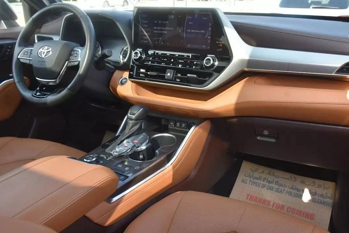 Подержанный Toyota Highlander IV (U70), 3.5 л, 2021 в Шардже от Alfaris Used Cars Черный цвет. Other | AUTO.AE