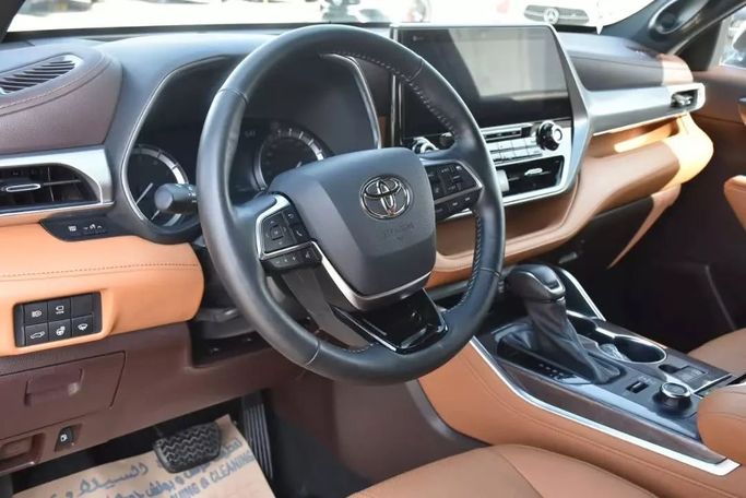 Подержанный Toyota Highlander IV (U70), 3.5 л, 2021 в Шардже от Alfaris Used Cars Черный цвет. Other | AUTO.AE