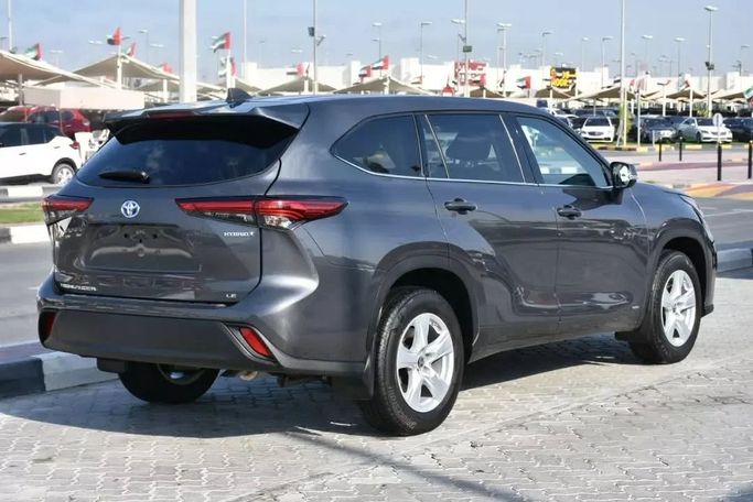 Used Toyota Highlander IV (U70), 2.0 l, 2022 in Sharjah by Alfaris Used Cars, Grey color. Other | AUTO.AE