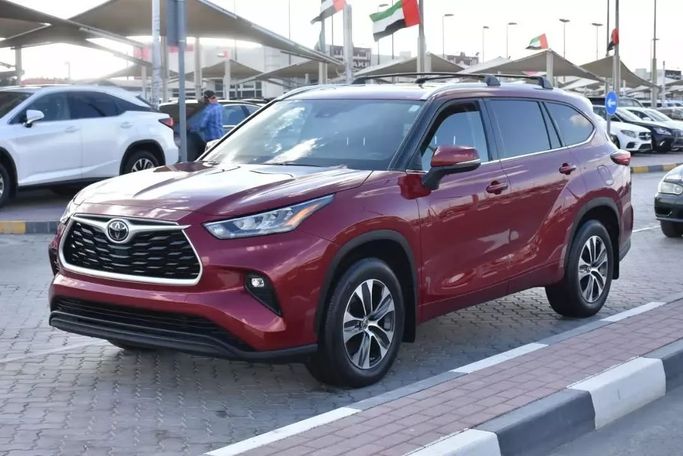 Used Toyota Highlander IV (U70), 2.4 l, 2021 in Sharjah by Alfaris Used Cars, Red color. Other | AUTO.AE