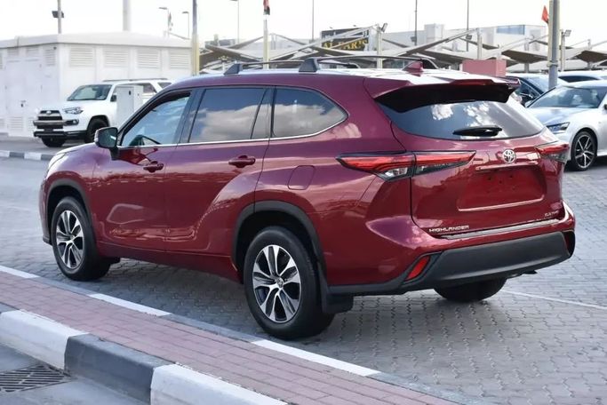 Used Toyota Highlander IV (U70), 2.4 l, 2021 in Sharjah by Alfaris Used Cars, Red color. Other | AUTO.AE