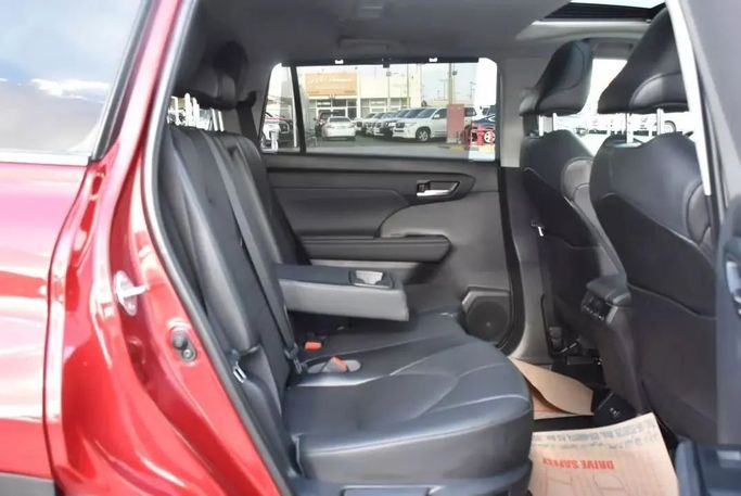 Used Toyota Highlander IV (U70), 2.4 l, 2021 in Sharjah by Alfaris Used Cars, Red color. Other | AUTO.AE
