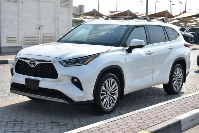 Used Toyota Highlander IV (U70), 3.5 l, 2022 in Sharjah by Alfaris Used Cars, White color. Other | AUTO.AE