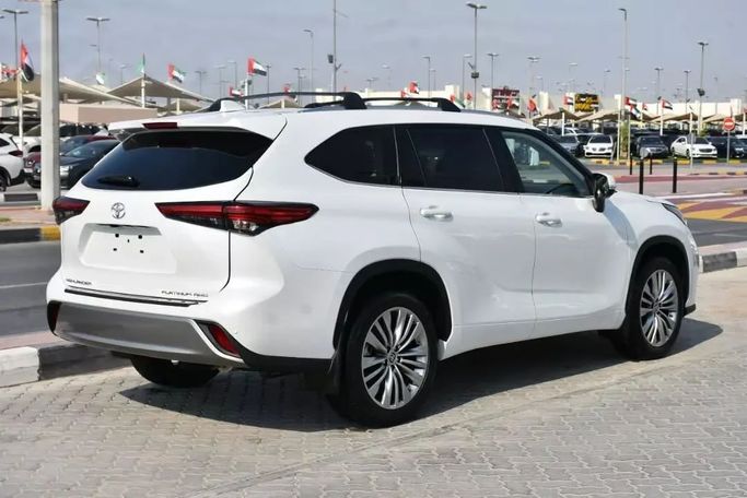 Used Toyota Highlander IV (U70), 3.5 l, 2022 in Sharjah by Alfaris Used Cars, White color. Other | AUTO.AE