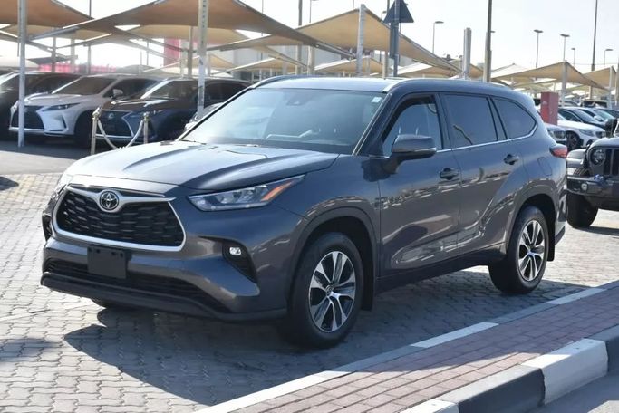 Used Toyota Highlander IV (U70), 3.5 l, 2022 in Sharjah by Alfaris Used Cars, Grey color. Other | AUTO.AE