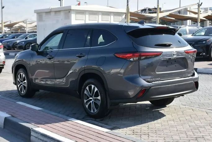 Used Toyota Highlander IV (U70), 3.5 l, 2022 in Sharjah by Alfaris Used Cars, Grey color. Other | AUTO.AE
