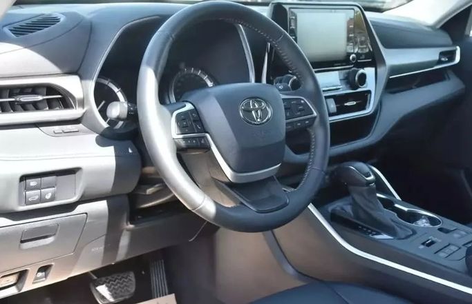 Used Toyota Highlander IV (U70), 3.5 l, 2022 in Sharjah by Alfaris Used Cars, Black color. Other | AUTO.AE