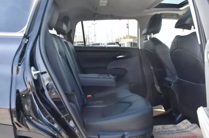 Used Toyota Highlander IV (U70), 3.5 l, 2022 in Sharjah by Alfaris Used Cars, Black color. Other | AUTO.AE