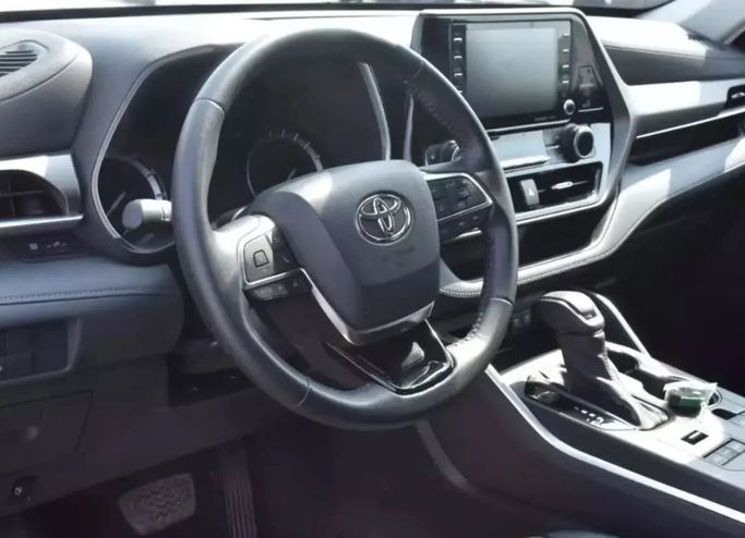 Used Toyota Highlander IV (U70), 3.5 l, 2021 in Sharjah by Alfaris Used Cars, Grey color. Other | AUTO.AE