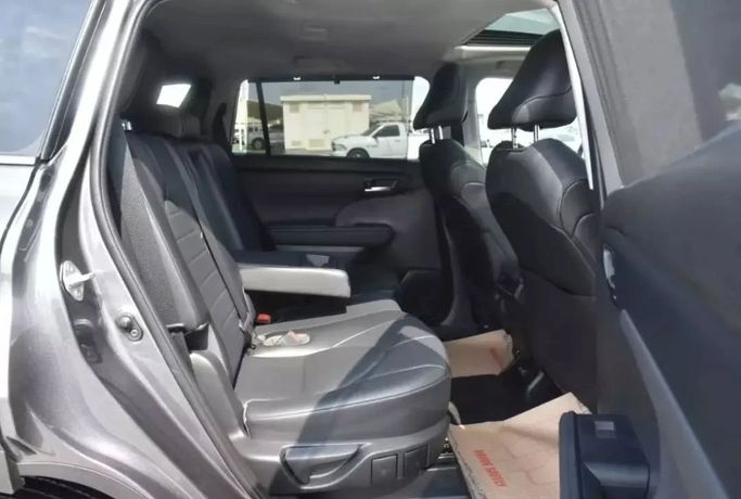 Used Toyota Highlander IV (U70), 3.5 l, 2021 in Sharjah by Alfaris Used Cars, Grey color. Other | AUTO.AE