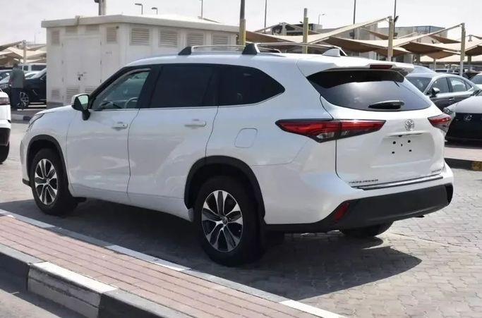 Used Toyota Highlander IV (U70), 3.5 l, 2021 in Sharjah by Alfaris Used Cars, White color. Other | AUTO.AE