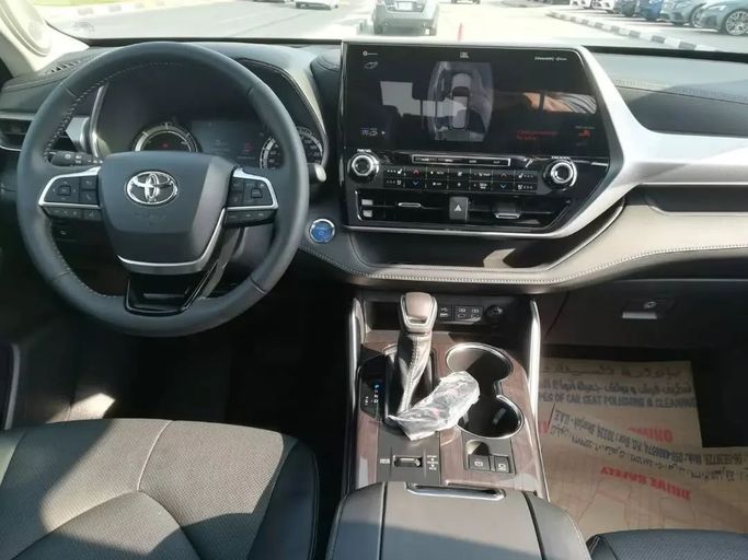 Used Toyota Highlander IV (U70), 2.0 l, 2022 in Sharjah by Alfaris Used Cars, Grey color. Other | AUTO.AE
