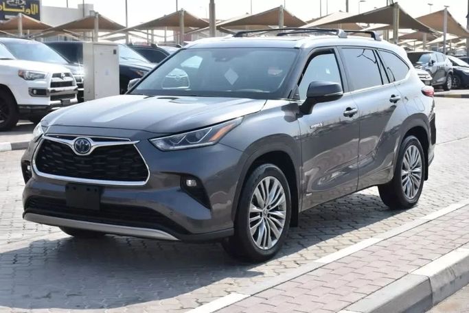 Used Toyota Highlander IV (U70), 2.0 l, 2021 in Sharjah by Alfaris Used Cars, Grey color. Other | AUTO.AE