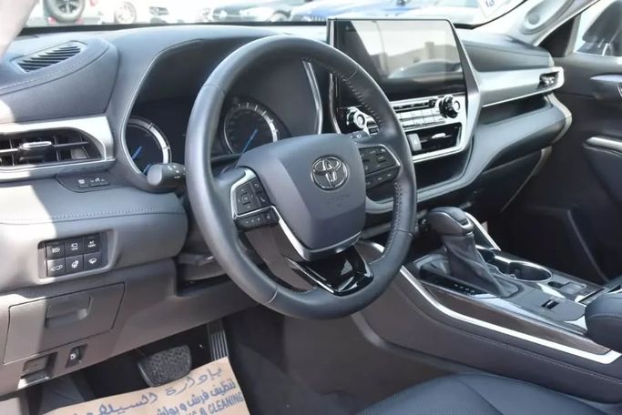 Used Toyota Highlander IV (U70), 2.0 l, 2021 in Sharjah by Alfaris Used Cars, Grey color. Other | AUTO.AE