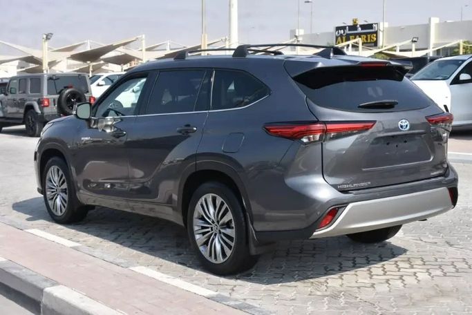 Used Toyota Highlander IV (U70), 2.0 l, 2021 in Sharjah by Alfaris Used Cars, Grey color. Other | AUTO.AE
