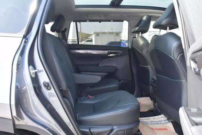 Used Toyota Highlander IV (U70), 2.0 l, 2021 in Sharjah by Alfaris Used Cars, Grey color. Other | AUTO.AE