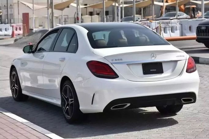 Подержанный Toyota Highlander IV (U70), 3.5 л, 2022 в Шардже от Alfaris Used Cars Белый цвет. Other | AUTO.AE