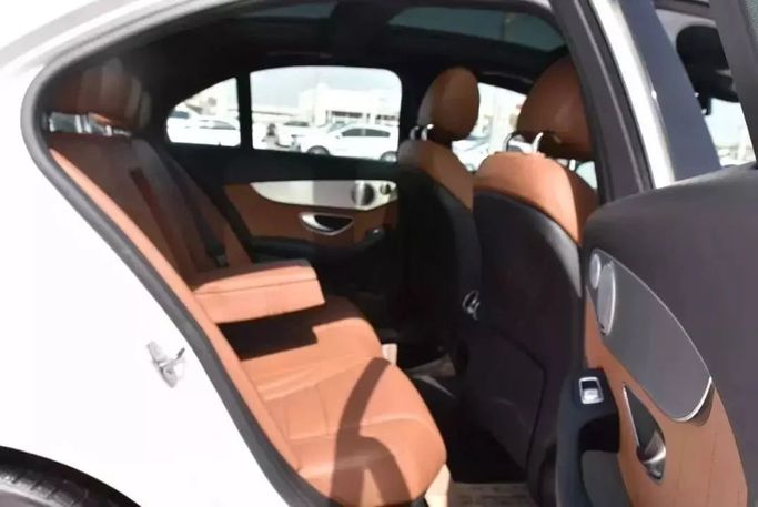 Подержанный Toyota Highlander IV (U70), 3.5 л, 2022 в Шардже от Alfaris Used Cars Белый цвет. Other | AUTO.AE