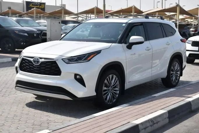Used Toyota Highlander IV (U70), 3.5 l, 2020 in Sharjah by Alfaris Used Cars, White color. Other | AUTO.AE