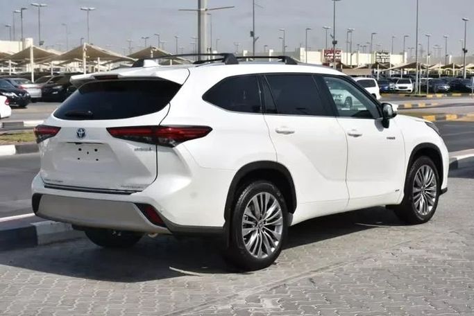 Used Toyota Highlander IV (U70), 3.5 l, 2020 in Sharjah by Alfaris Used Cars, White color. Other | AUTO.AE