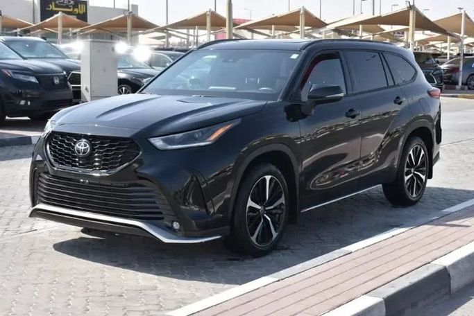 Used Toyota Highlander IV (U70), 2.4 l, 2021 in Sharjah by Alfaris Used Cars, Black color. Other | AUTO.AE
