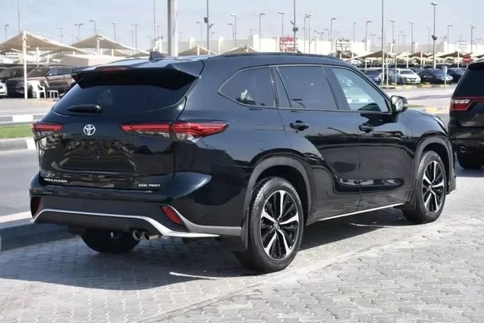 Used Toyota Highlander IV (U70), 2.4 l, 2021 in Sharjah by Alfaris Used Cars, Black color. Other | AUTO.AE