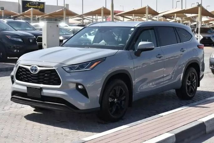 Used Toyota Highlander IV (U70), 3.5 l, 2022 in Sharjah by Alfaris Used Cars, Grey color. Other | AUTO.AE