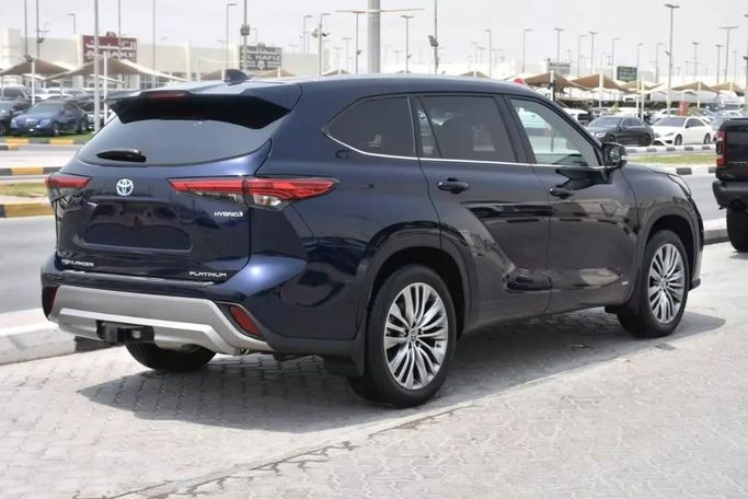 Подержанный Toyota Highlander IV (U70), 2.5 л, 2022 в Шардже от Alfaris Used Cars Синий цвет. Other | AUTO.AE