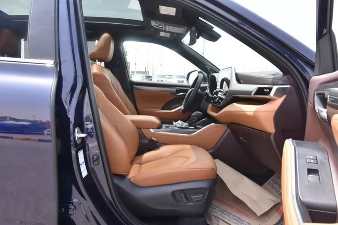 Подержанный Toyota Highlander IV (U70), 2.5 л, 2022 в Шардже от Alfaris Used Cars Синий цвет. Other | AUTO.AE