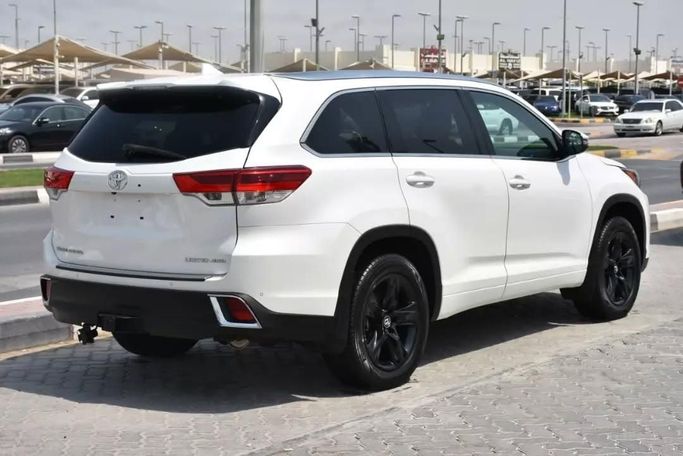 Подержанный Toyota Highlander III (U50) Рестайлинг, 2.0 л, 2018 в Шардже от Alfaris Used Cars Белый цвет. Other | AUTO.AE