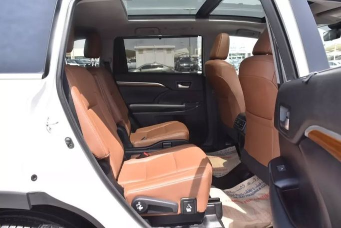 Подержанный Toyota Highlander III (U50) Рестайлинг, 2.0 л, 2018 в Шардже от Alfaris Used Cars Белый цвет. Other | AUTO.AE