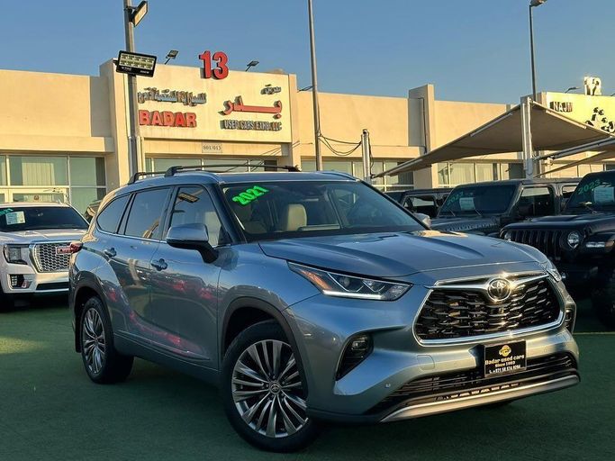 Used Toyota Highlander IV (U70), 3.5 l, 2021 in Sharjah by Badar Used Cars, Silver color.  | AUTO.AE