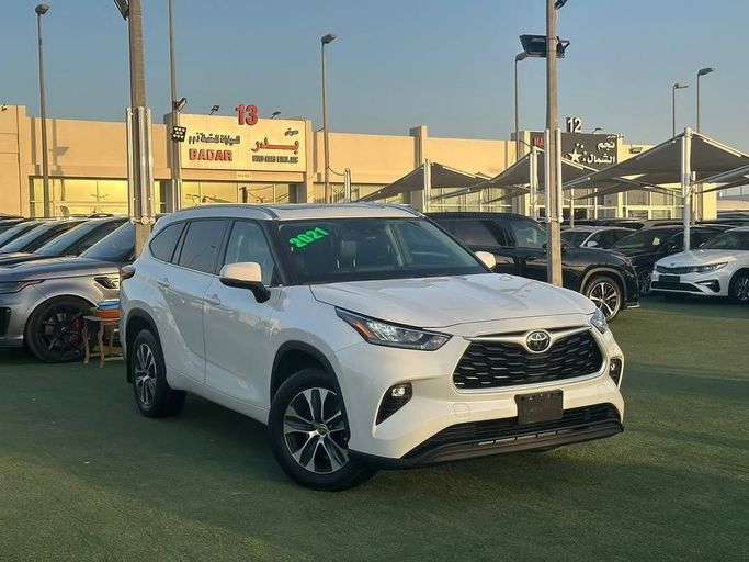 Подержанный Toyota Highlander IV (U70), 3.5 л, 2021 в Шардже от Badar Used Cars Белый цвет.  | AUTO.AE