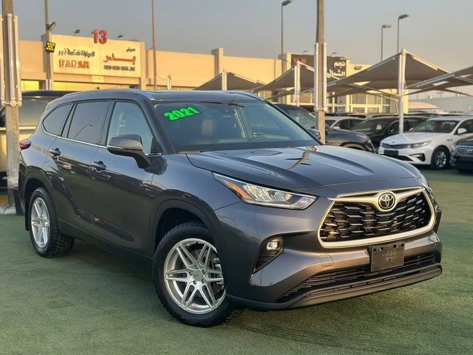 Подержанный Toyota Highlander IV (U70), 3.5 л, 2021 в Шардже от Badar Used Cars Серый цвет.  | AUTO.AE