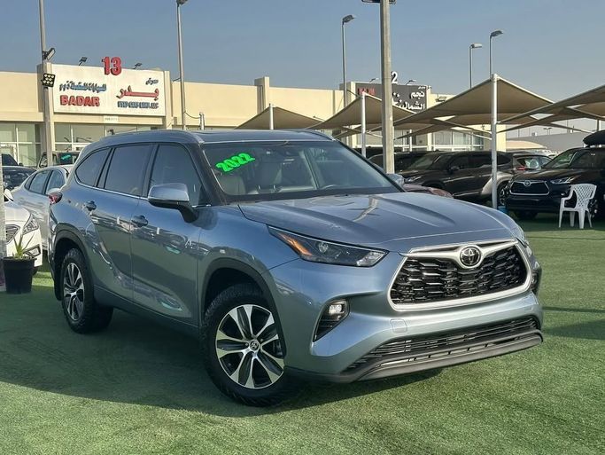 Подержанный Toyota Highlander IV (U70), 3.5 л, 2022 в Шардже от Badar Used Cars Серебристый цвет.  | AUTO.AE