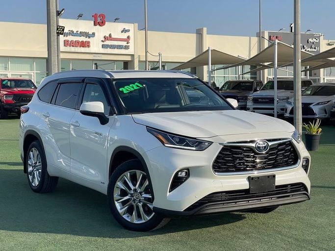 Used Toyota Highlander IV (U70), 2.5 l, 2021 in Sharjah by Badar Used Cars, White color.  | AUTO.AE