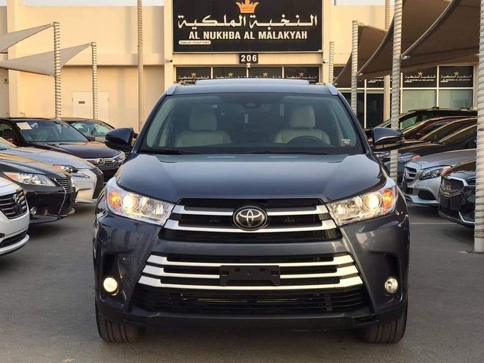 Used Toyota Highlander III (U50) Facelift, 3.5 l, 2018 in Sharjah by Al Nukhba Al Malakyah Used Cars, Grey color. American Specs | AUTO.AE
