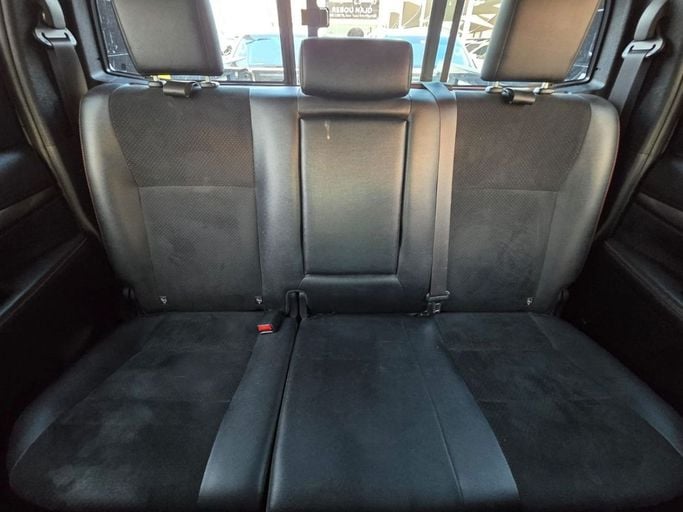 Подержанный Toyota Hilux VIII Рестайлинг, 4.0 л, 2022 в Шардже от Rebou Najd Used Cars Белый цвет. GCC | AUTO.AE