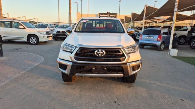 Used Toyota Hilux VIII Facelift, 2.7 l, 2024 in Sharjah by Rebou Najd Used Cars, White color. GCC Specs | AUTO.AE