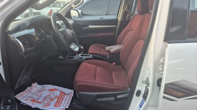 Used Toyota Hilux VIII Facelift, 2.7 l, 2024 in Sharjah by Rebou Najd Used Cars, White color. GCC Specs | AUTO.AE