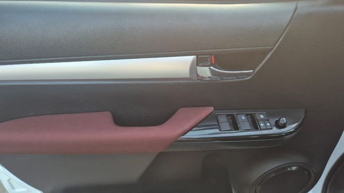 Used Toyota Hilux VIII Facelift, 2.7 l, 2024 in Sharjah by Rebou Najd Used Cars, White color. GCC Specs | AUTO.AE